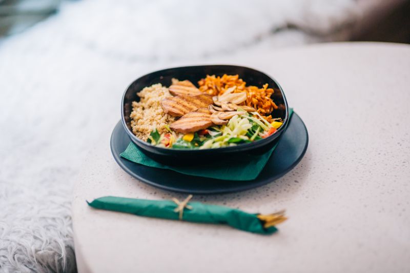 Chicken bowl with rice and vegetables
